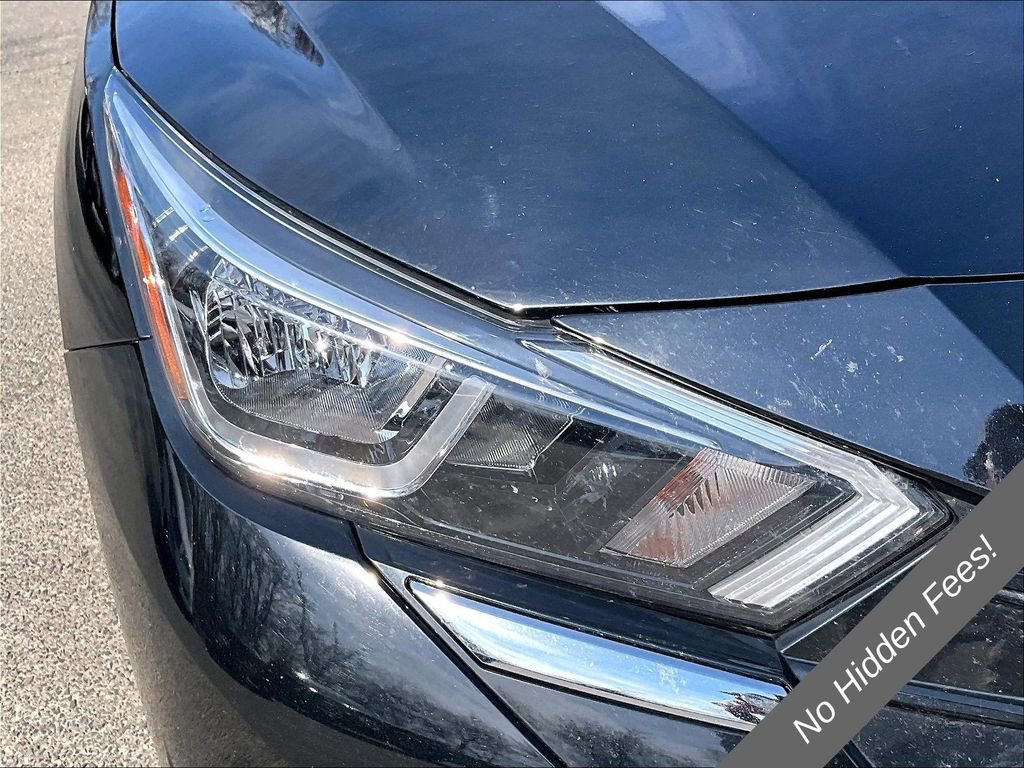 Used 2023 Nissan Versa SV FWD image 22