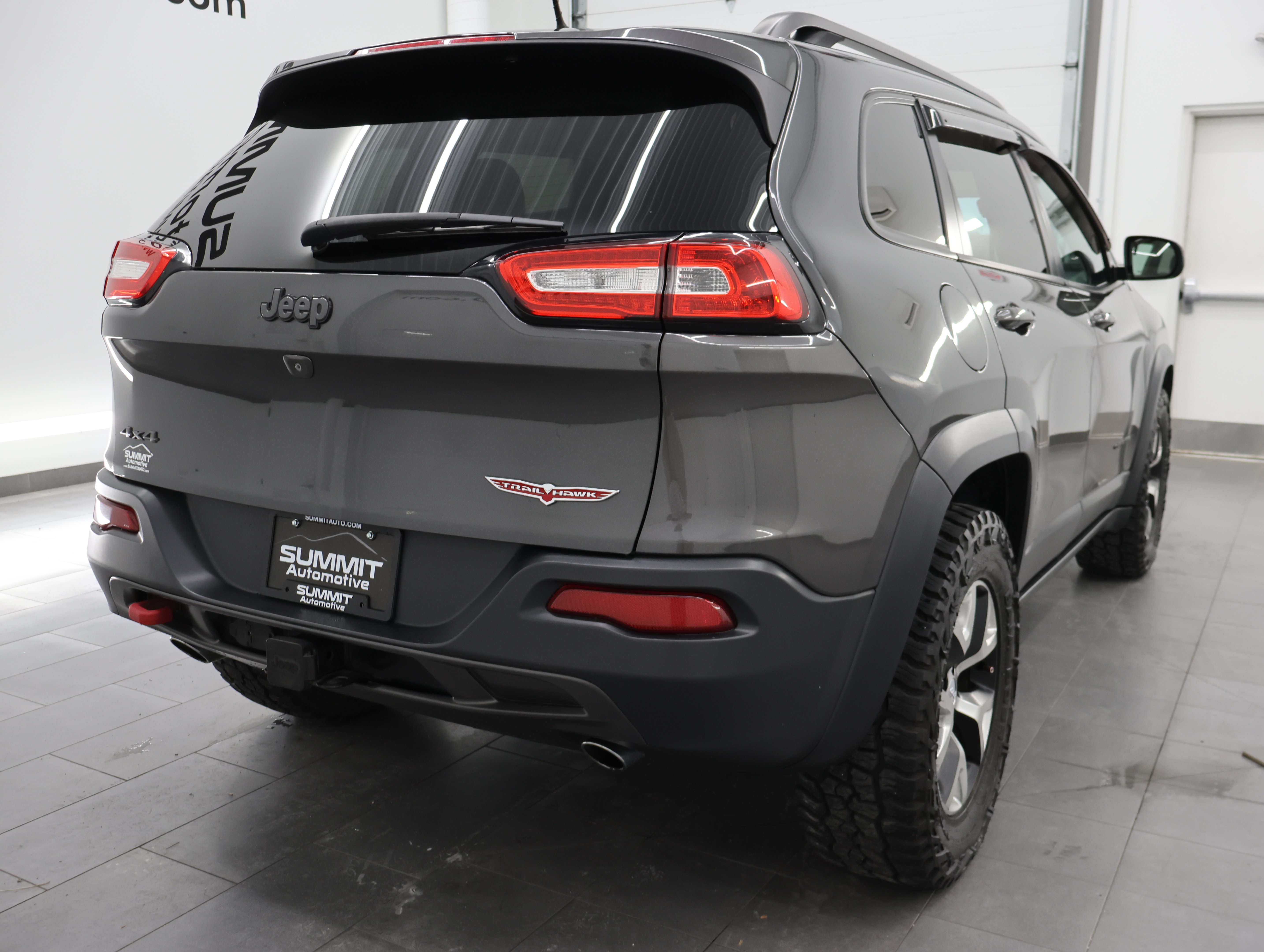 Used 2015 Jeep Cherokee Trailhawk w/ Leather Interior Group AWD/4WD image 4