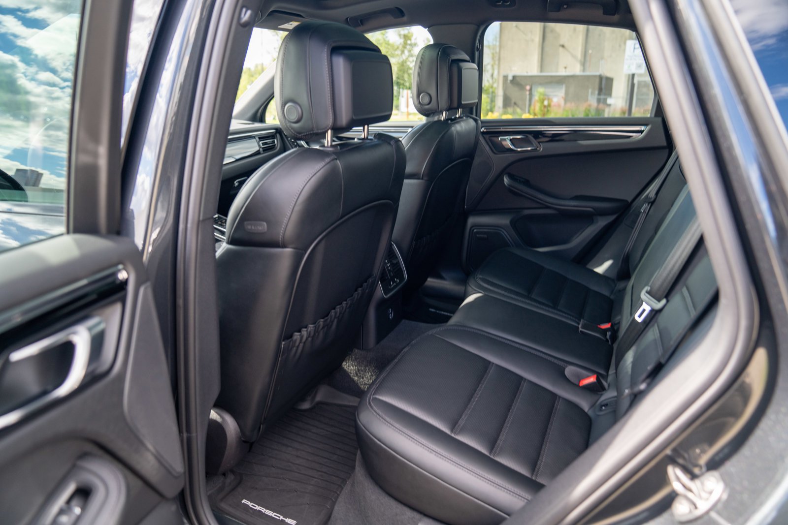 Certified 2026 Porsche Macan AWD/4WD image 22