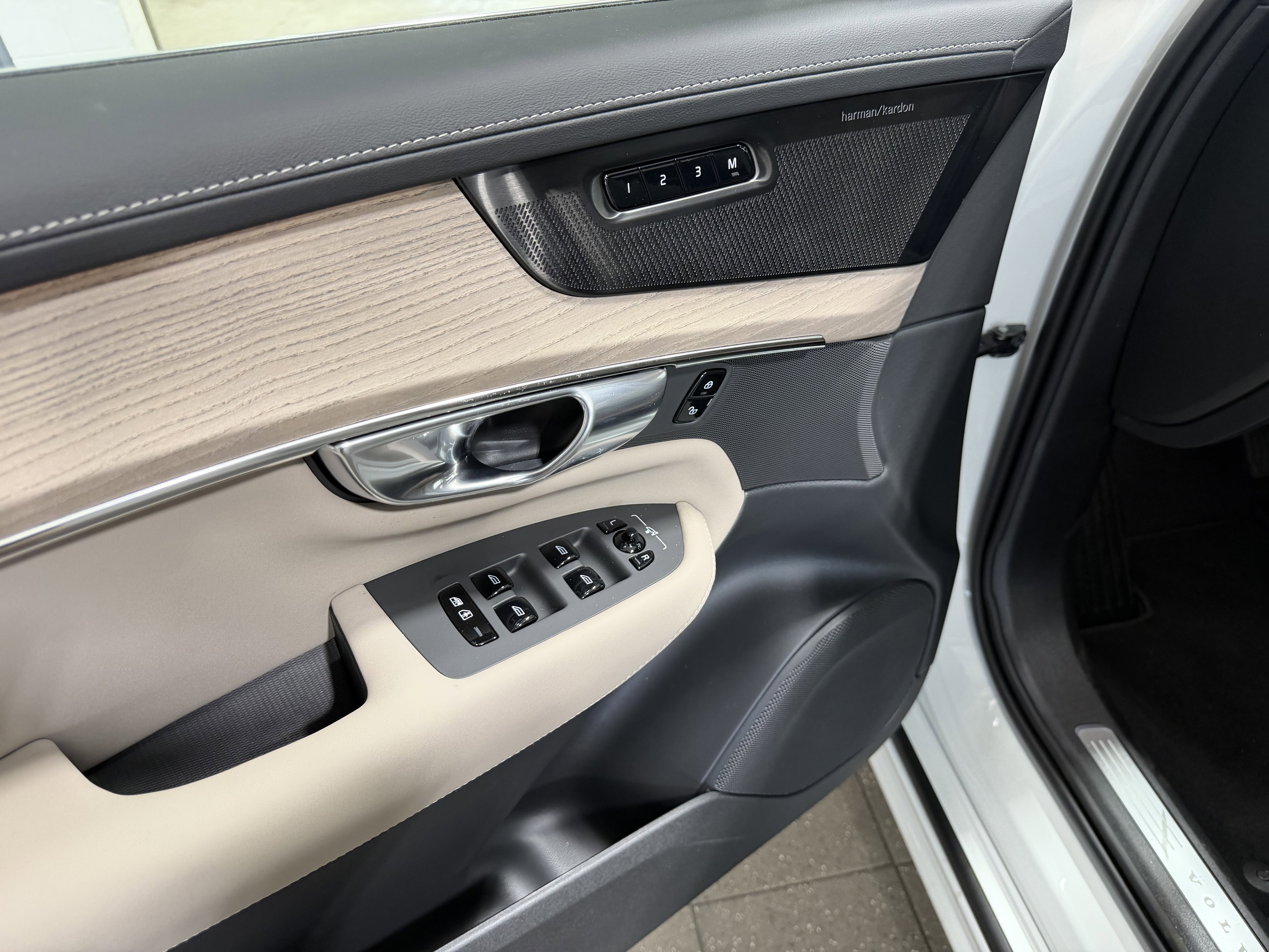 New 2026 Volvo XC90 B6 Ultra AWD/4WD image 11