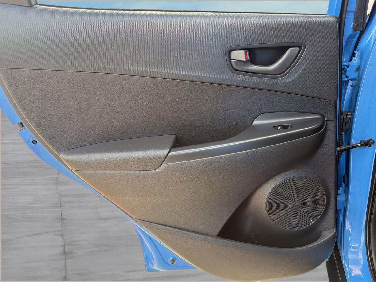 Certified 2022 Hyundai Kona SEL AWD/4WD image 12
