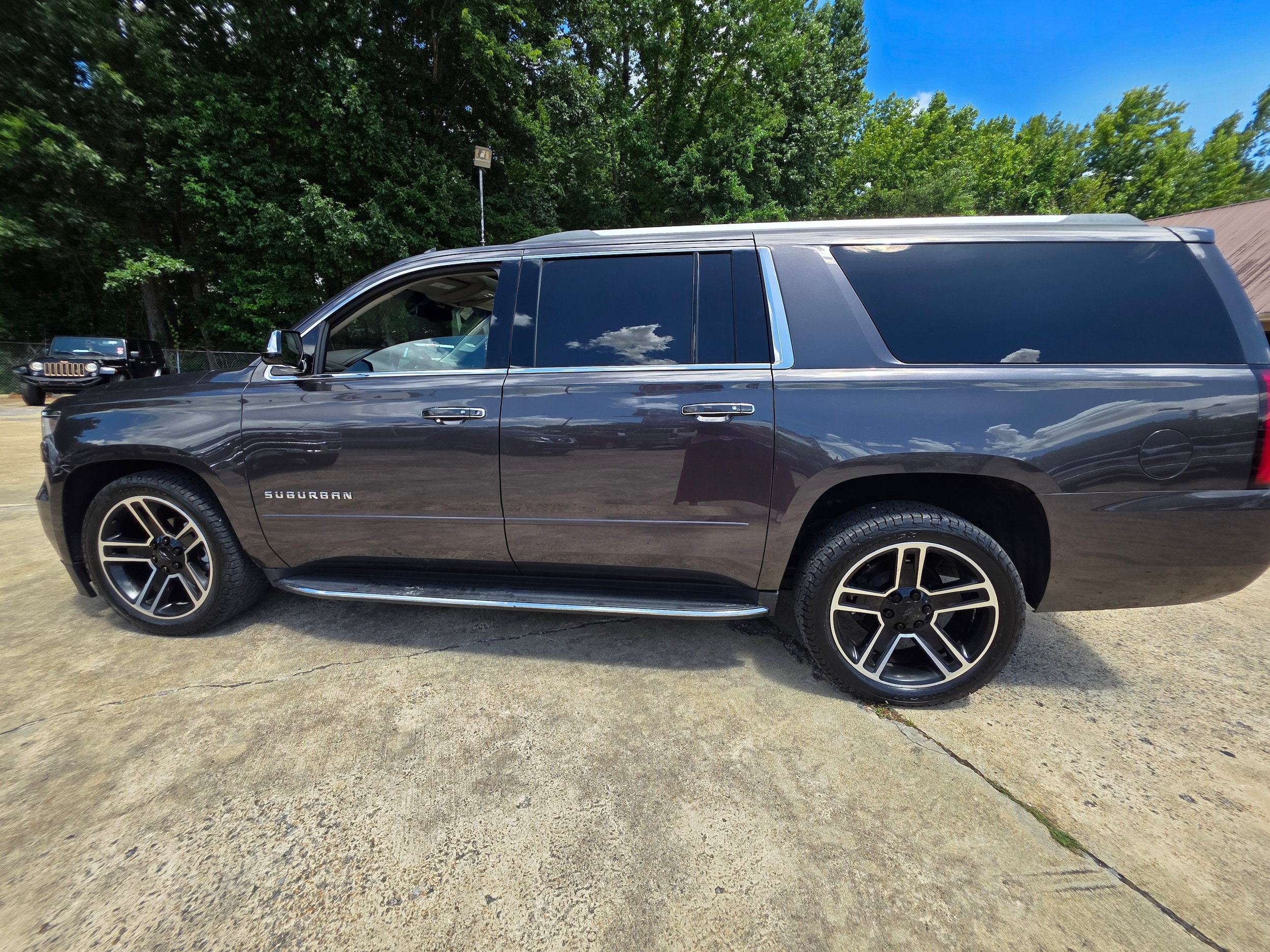 Used 2018 Chevrolet Suburban Premier AWD/4WD image 8