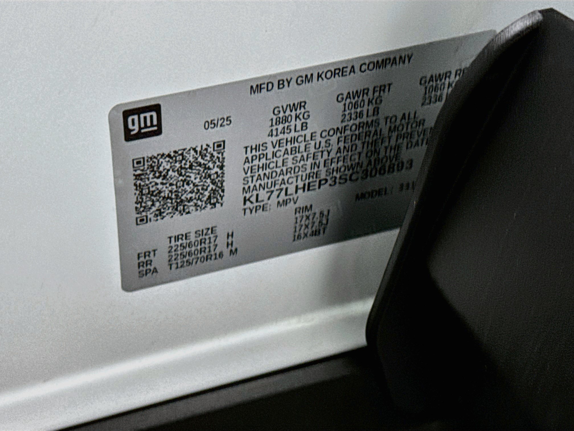 Used 2025 Chevrolet Trax LT FWD image 12