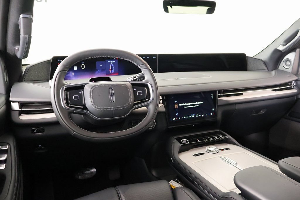 New 2025 Lincoln Navigator Reserve w/ Jet Appearance Package AWD/4WD image 2