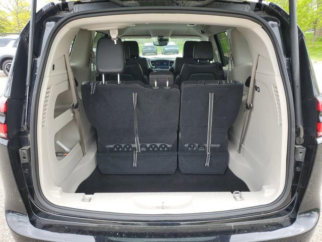 Used 2024 Chrysler Pacifica Touring-L FWD image 30
