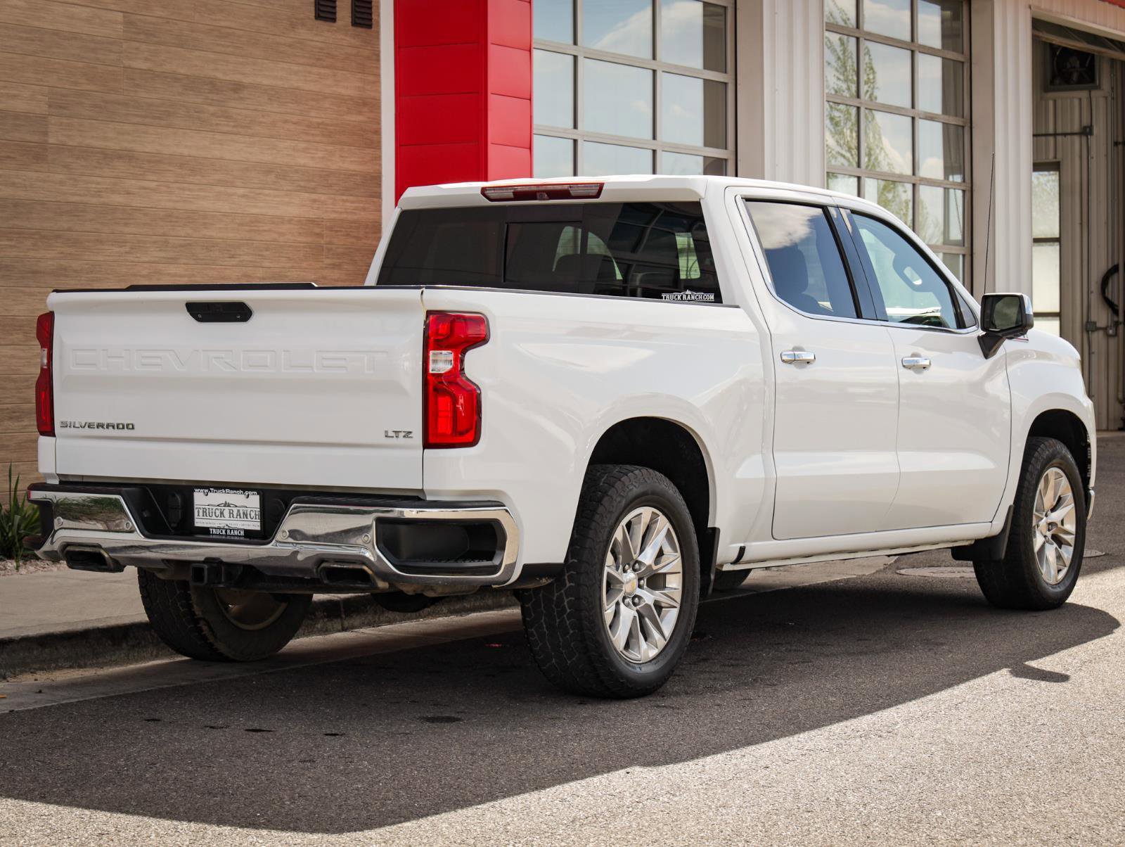 Used 2019 Chevrolet Silverado 1500 LTZ w/ LTZ Plus Package AWD/4WD image 3