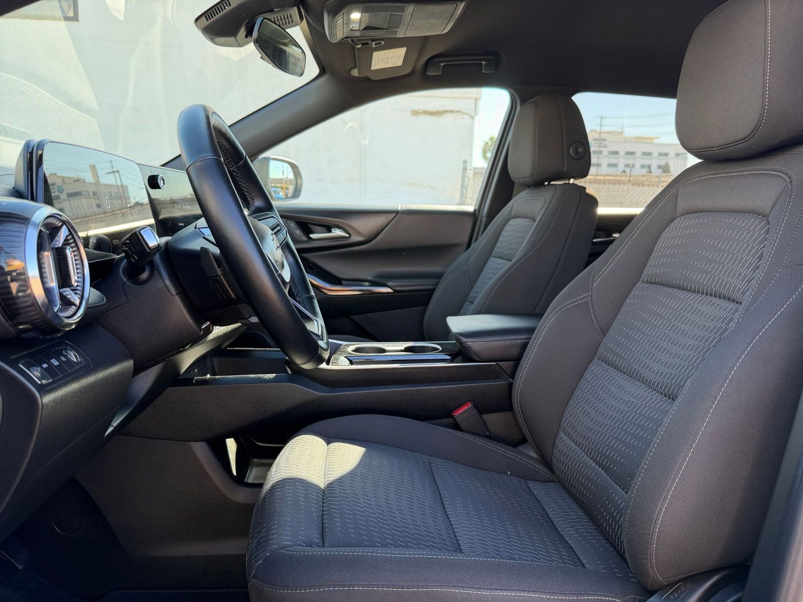 Used 2025 Chevrolet Equinox LT image 25