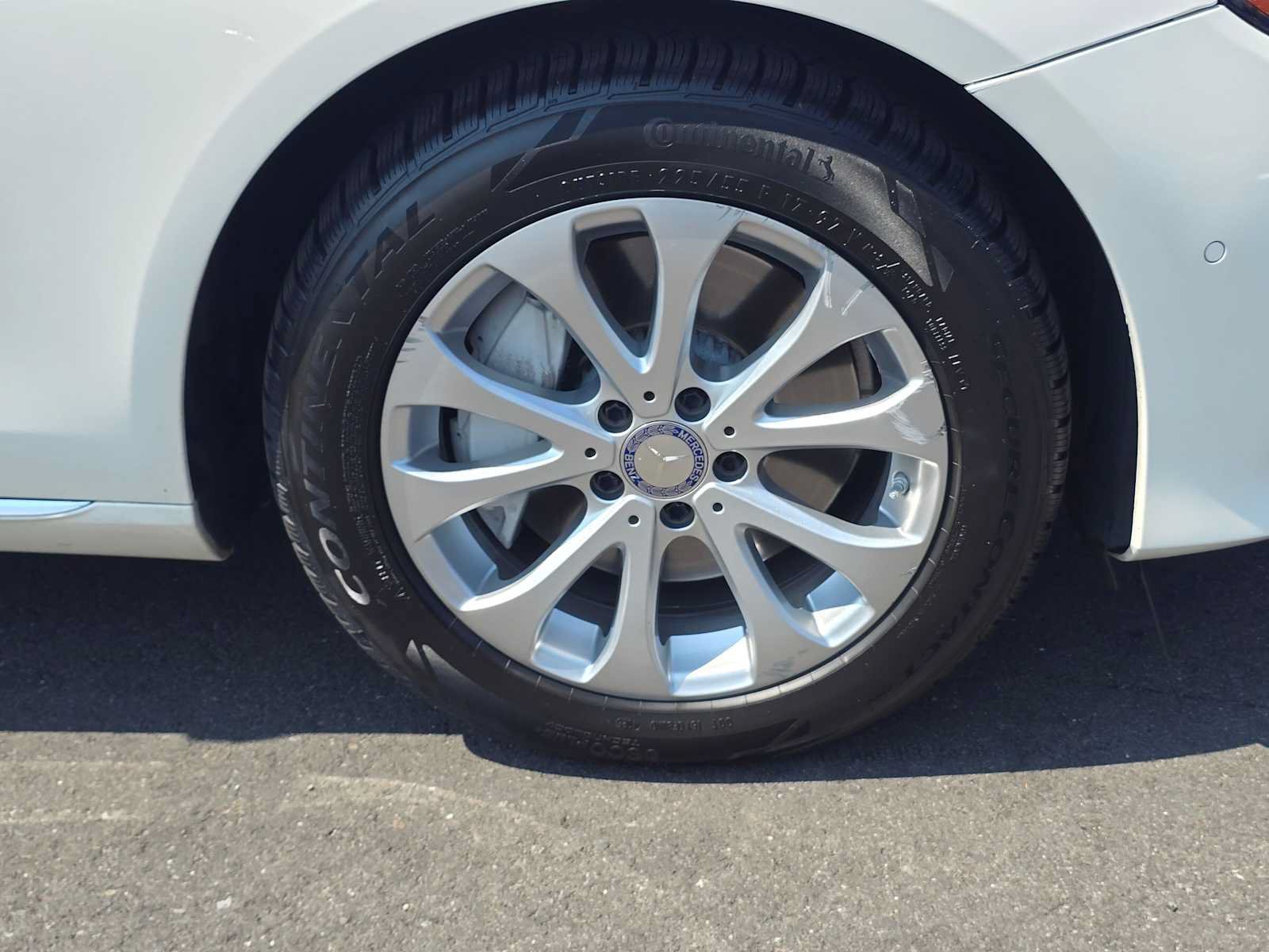 Used 2017 Mercedes-Benz E 300 4MATIC image 9