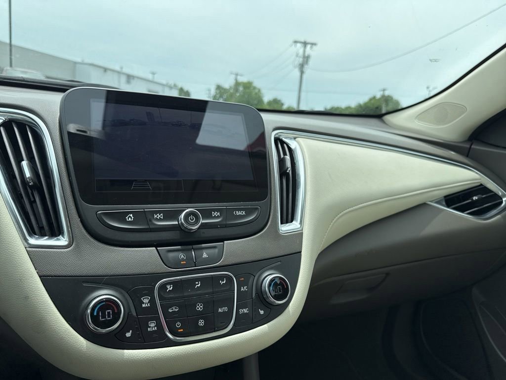 Used 2021 Chevrolet Malibu LT w/ Leather Package FWD image 16