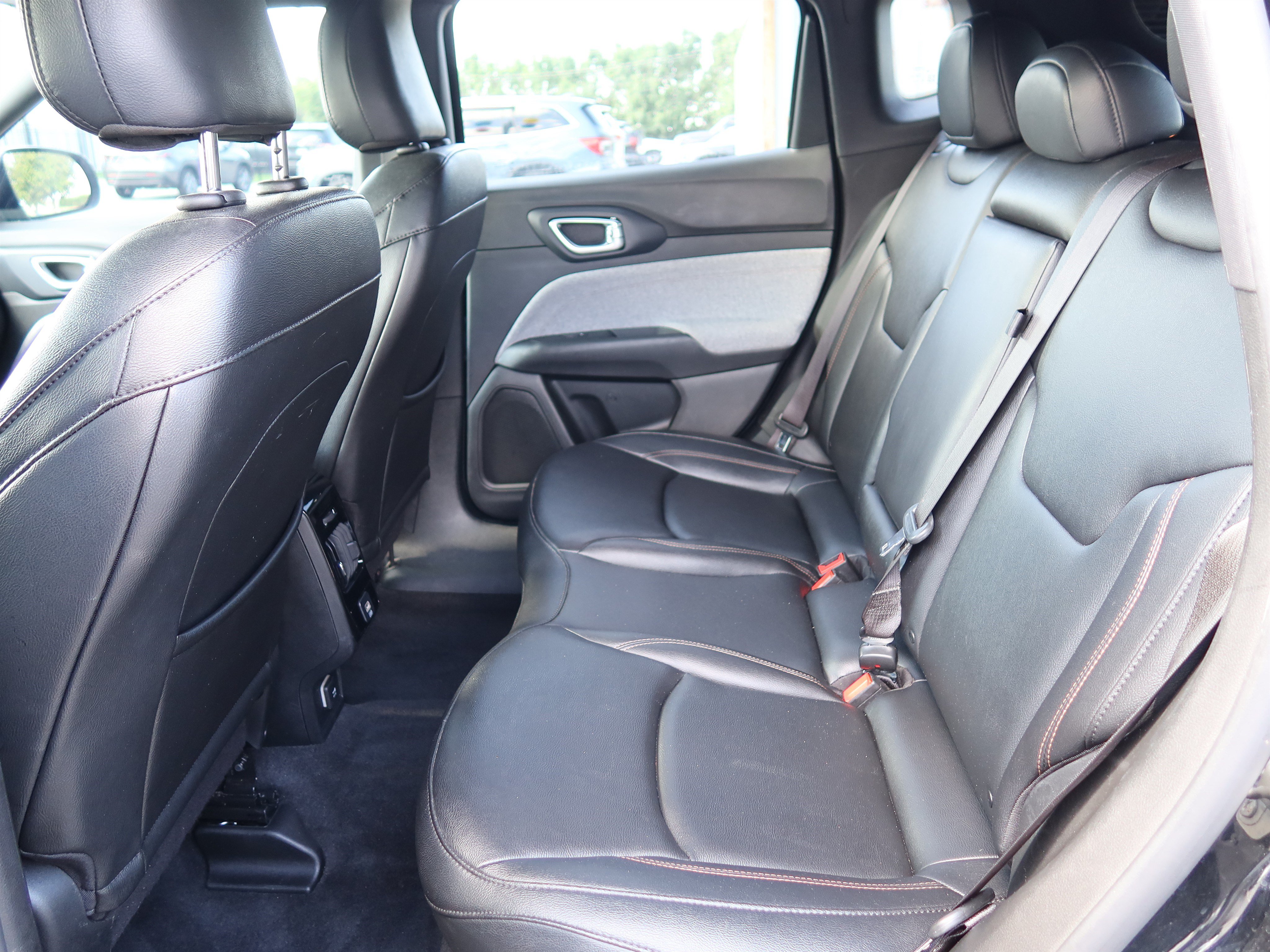 Used 2024 Jeep Compass Latitude AWD/4WD image 16