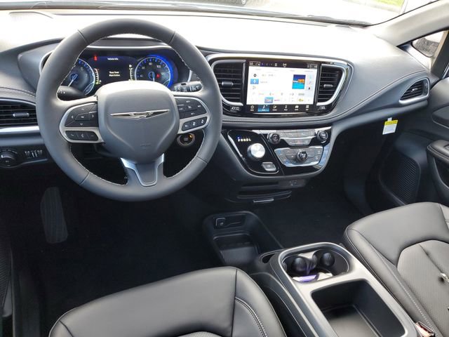 New 2026 Chrysler Pacifica Select image 6