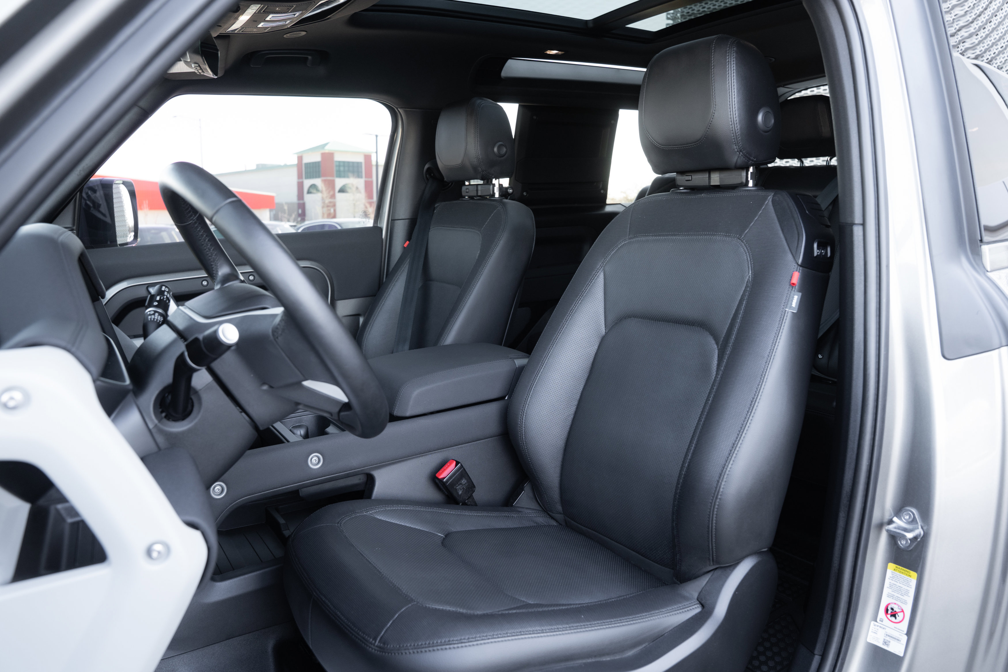 Used 2023 Land Rover Defender 90 X-Dynamic SE image 22