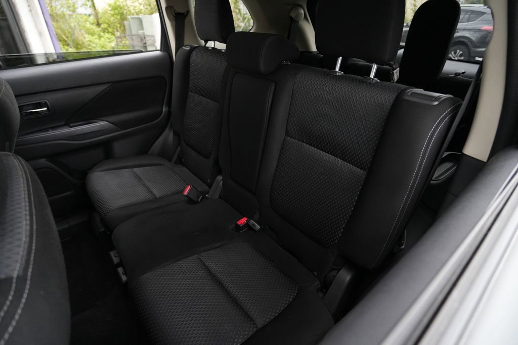 Used 2016 Mitsubishi Outlander SE AWD/4WD image 21