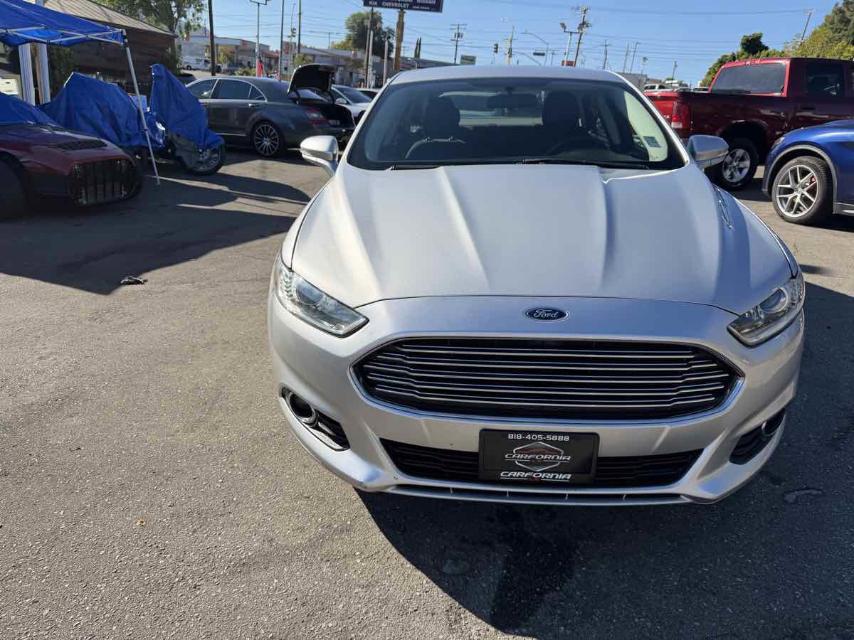 Used 2014 Ford Fusion SE image 2