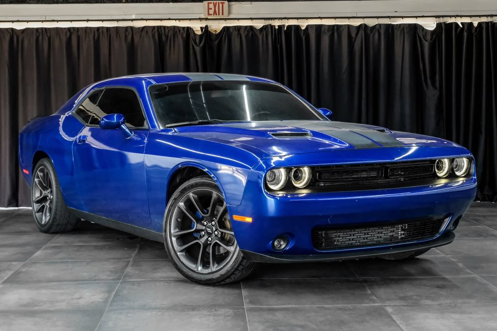 Used 2019 Dodge Challenger SXT w/ Blacktop Package RWD image 8
