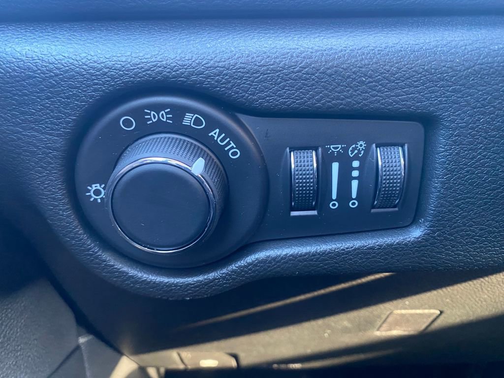 New 2026 Chrysler Voyager LX image 17