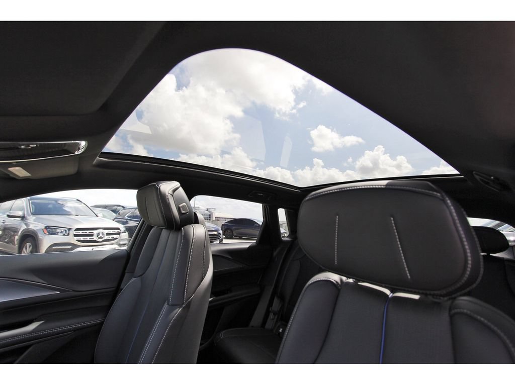 New 2027 Cadillac Lyriq Luxury AWD/4WD image 23