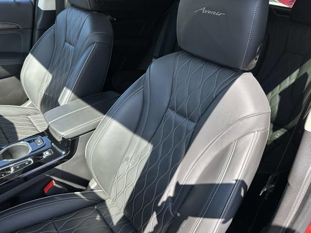 Used 2023 Buick Envision Avenir image 24