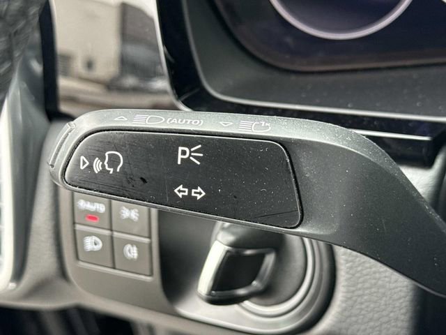 Used 2022 Porsche Cayenne Platinum Edition image 8