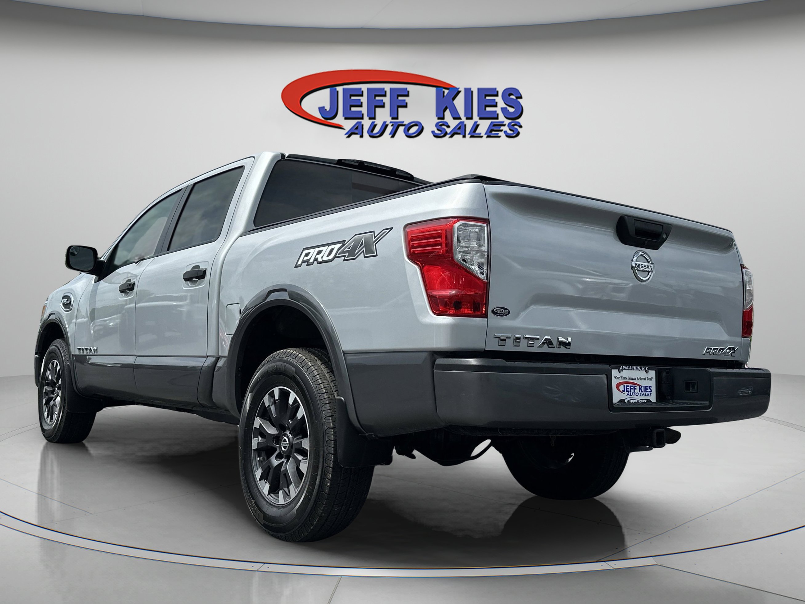 Used 2017 Nissan Titan PRO-4X image 8