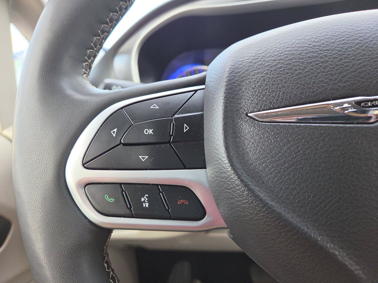 Used 2024 Chrysler Pacifica Touring-L FWD image 15