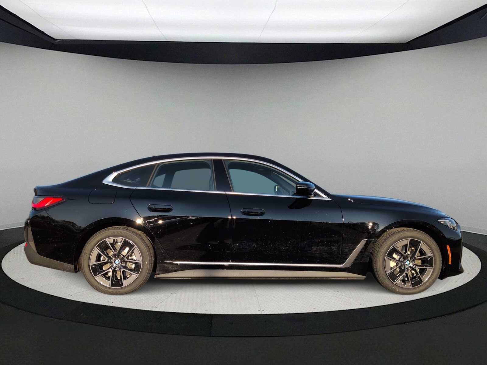 Used 2026 BMW i4 xDrive40i AWD/4WD image 9