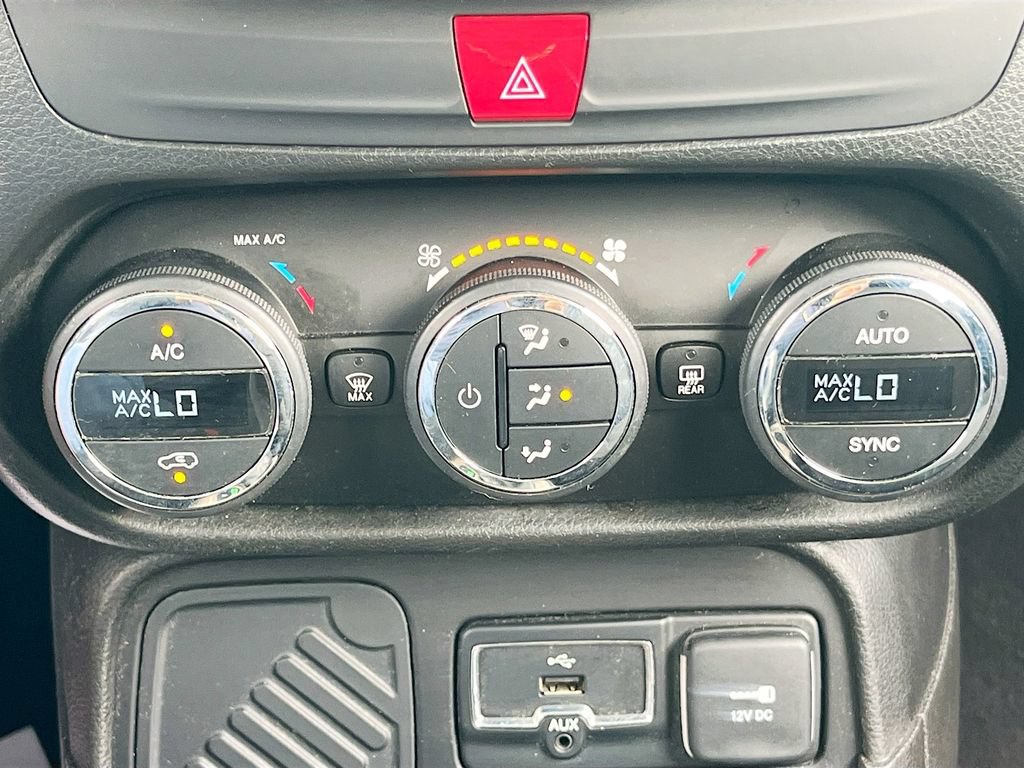 Certified 2017 Jeep Renegade Latitude w/ Popular Equipment Group FWD image 15