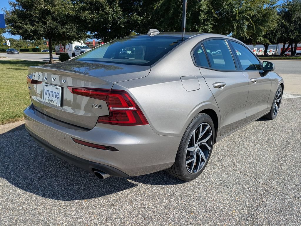 Used 2019 Volvo S60 T6 Momentum w/ Multimedia Package AWD/4WD image 4
