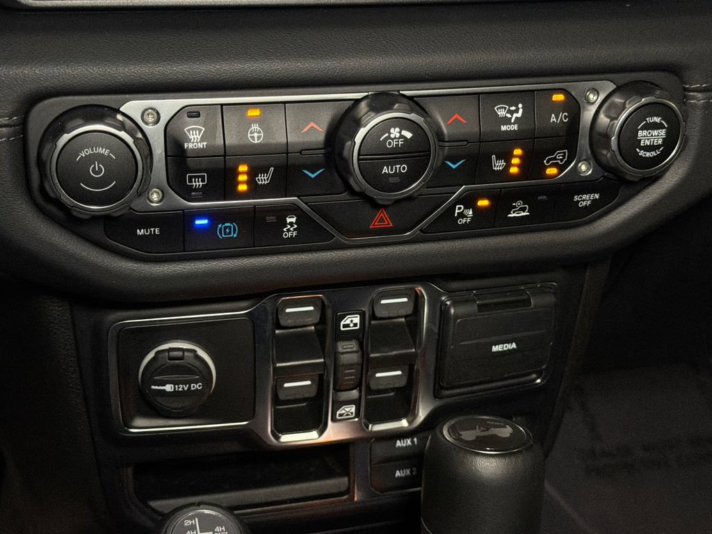 Used 2024 Jeep Wrangler High Altitude AWD/4WD image 30