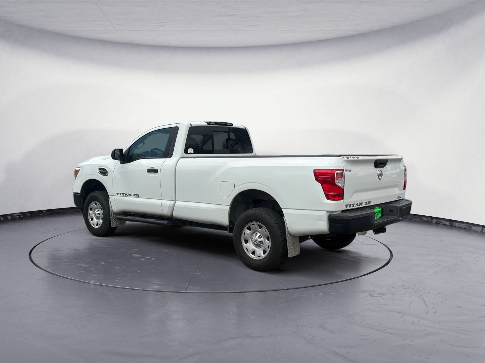 Used 2018 Nissan Titan S w/ HD Front GAWR Package AWD/4WD image 4