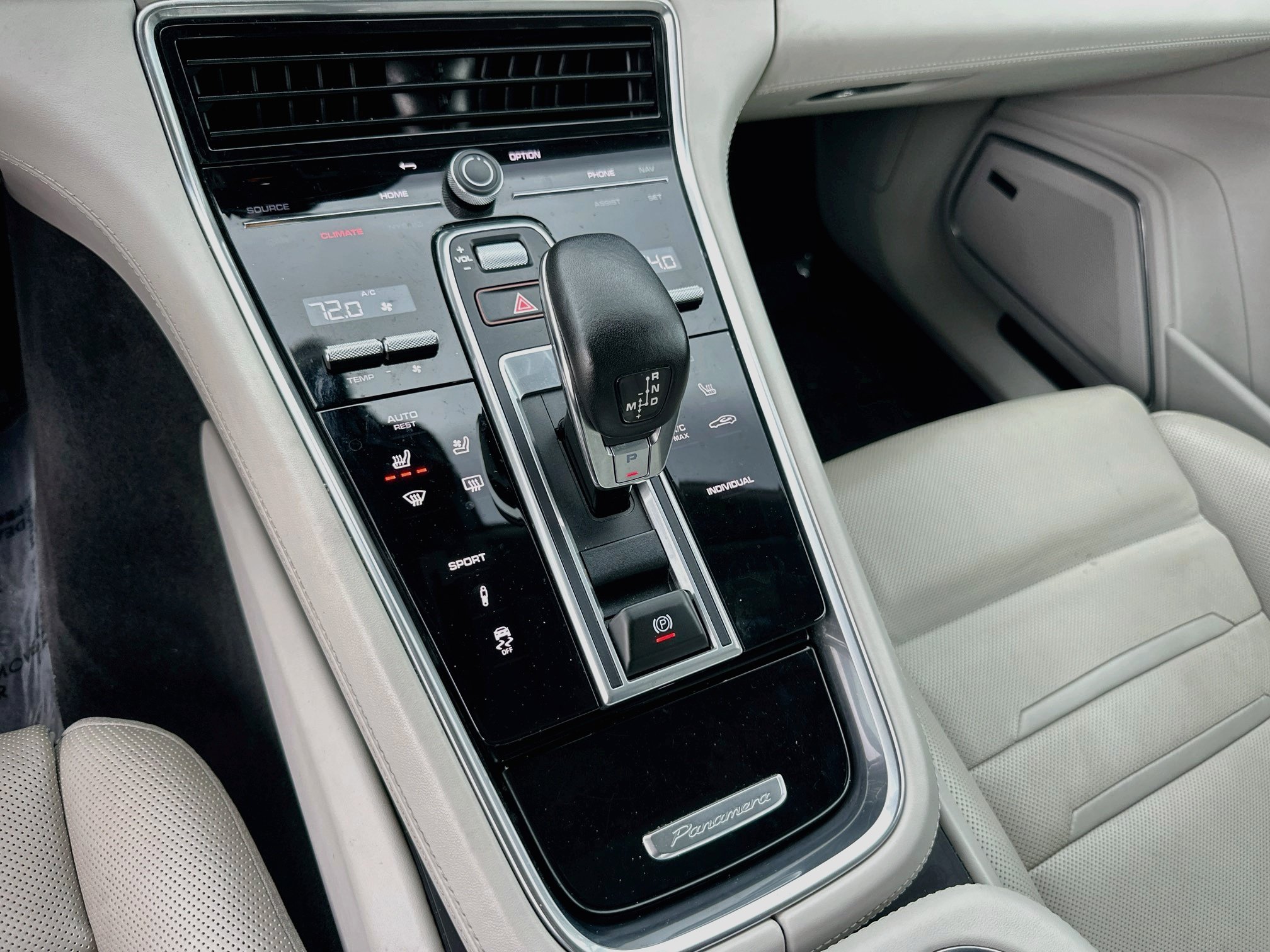 Used 2023 Porsche Panamera Platinum Edition w/ Assistance Package RWD image 17