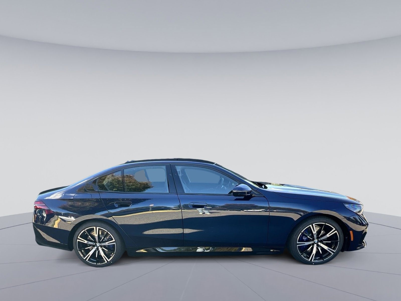 New 2026 BMW 550e xDrive w/ Executive Package image 6
