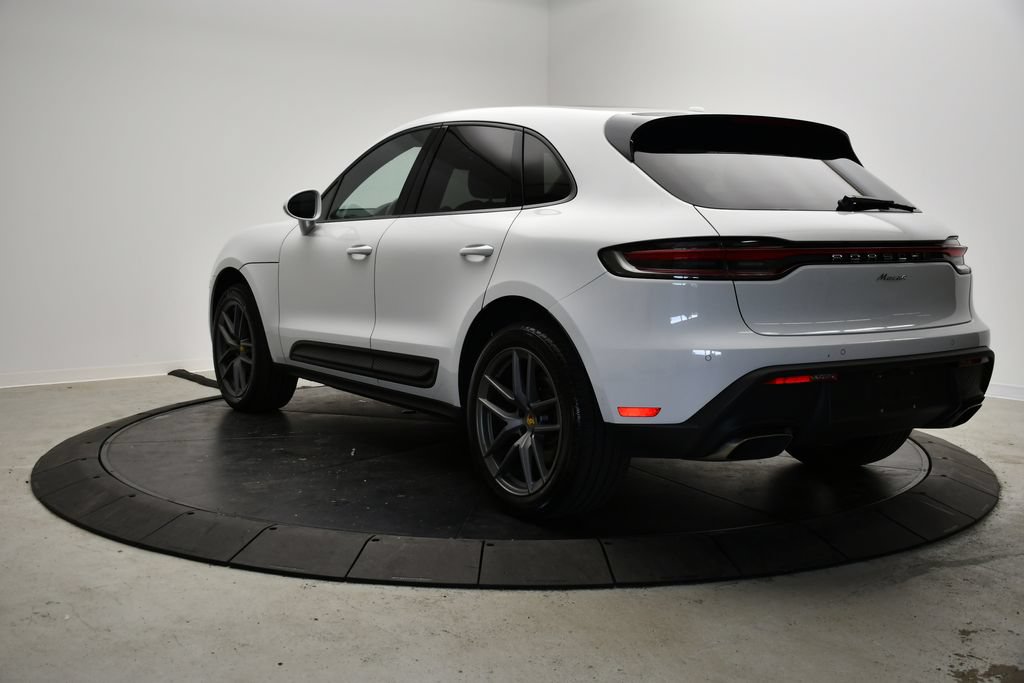 Certified 2023 Porsche Macan AWD/4WD image 3
