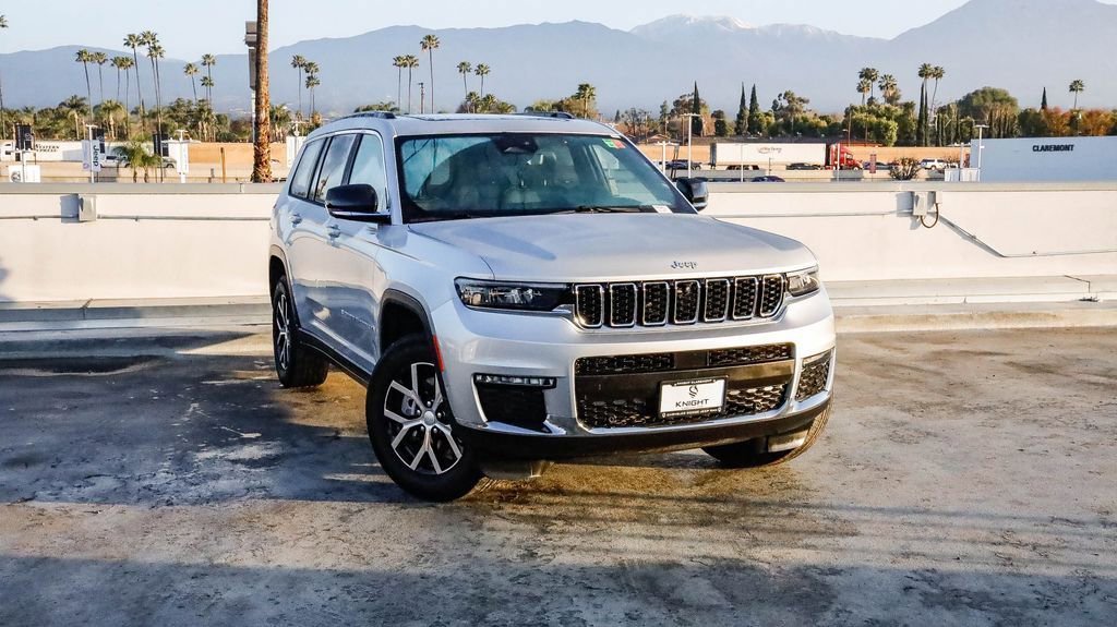 Certified 2024 Jeep Grand Cherokee L Limited w/ Luxury Tech Group II image 35