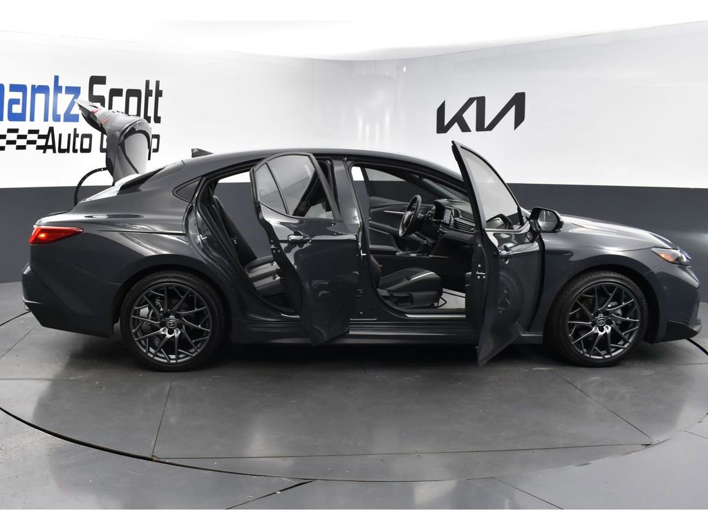 Used 2025 Toyota Camry SE w/ Convenience Package image 28