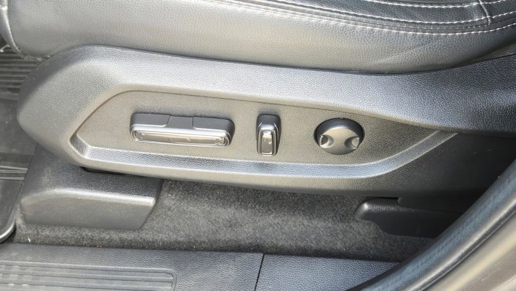 Used 2025 Honda Pilot EX-L image 14