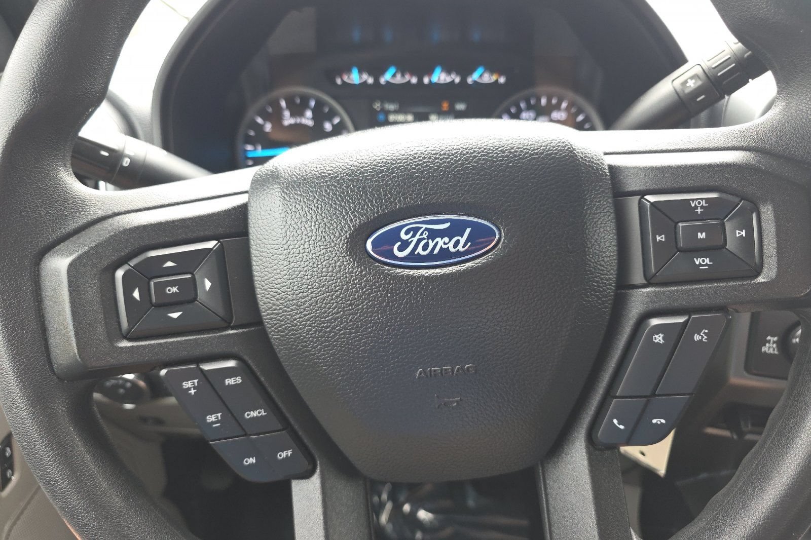 Used 2022 Ford F350 XLT w/ XLT Premium Package AWD/4WD image 21