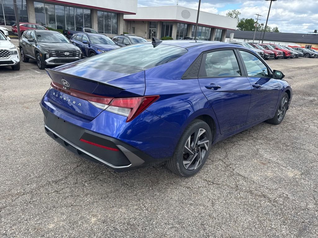 Used 2025 Hyundai Elantra Sport FWD image 5