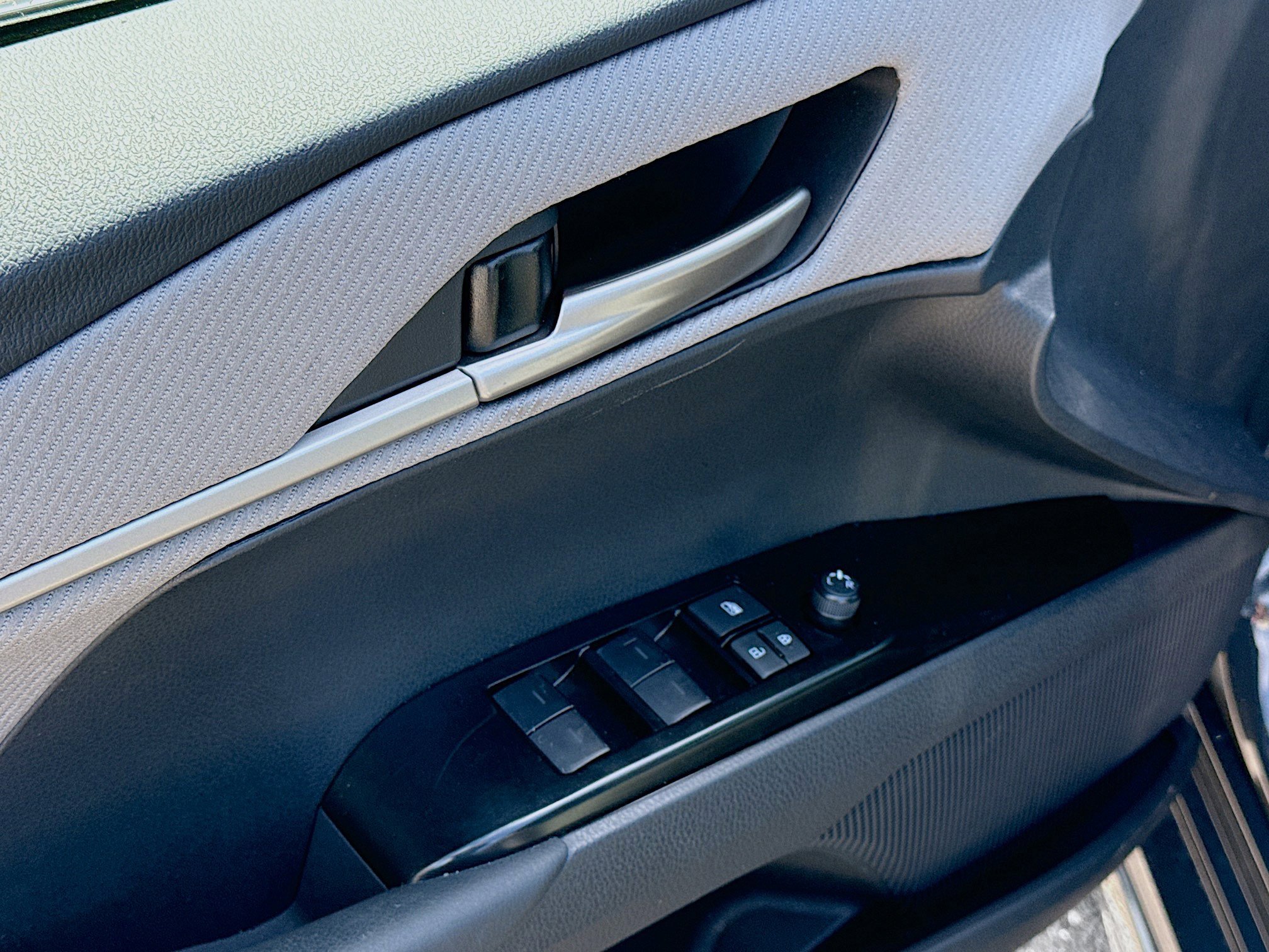 Used 2025 Toyota Camry SE image 21