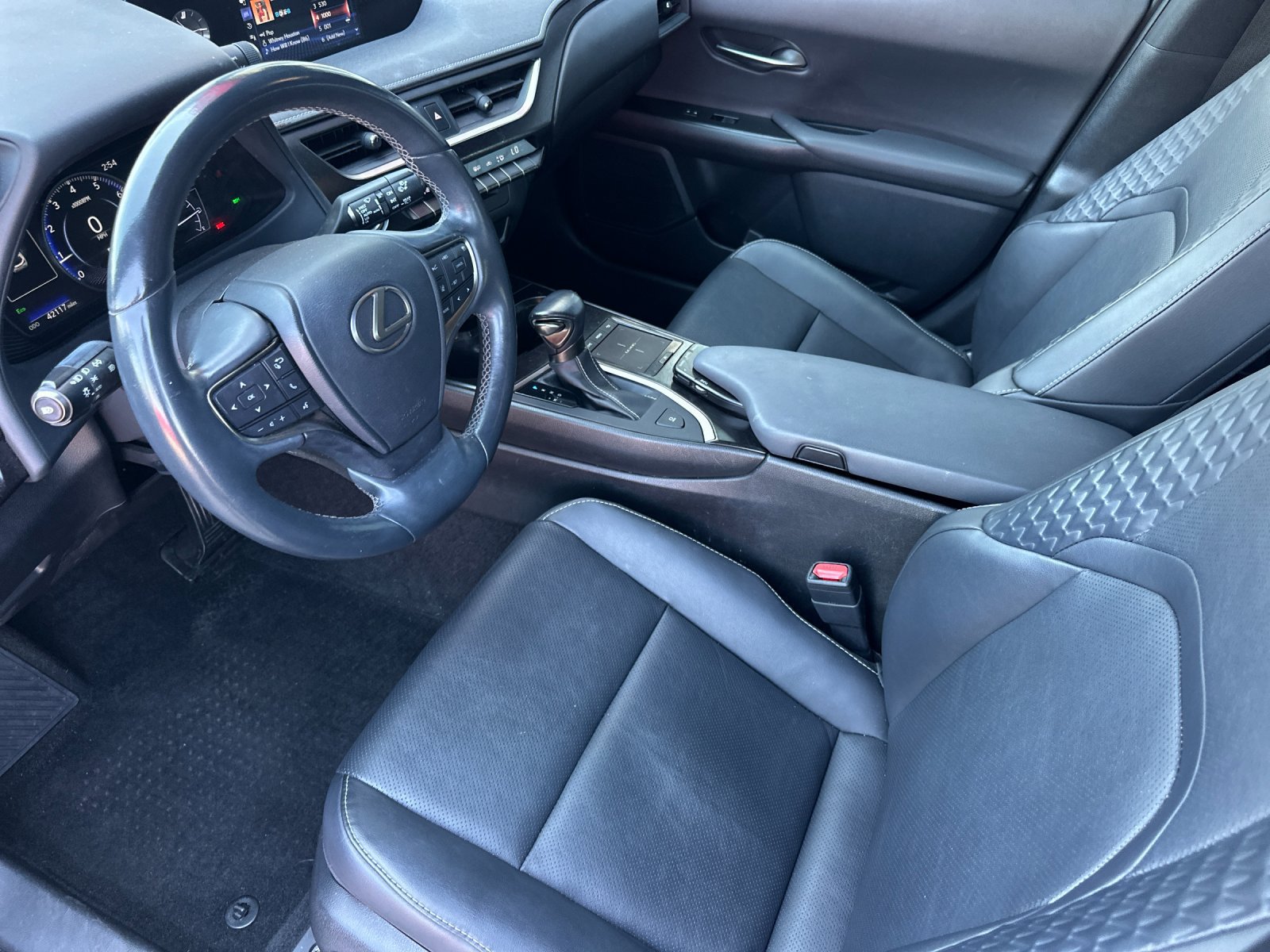 Used 2019 Lexus UX 200 w/ Premium Package FWD image 10