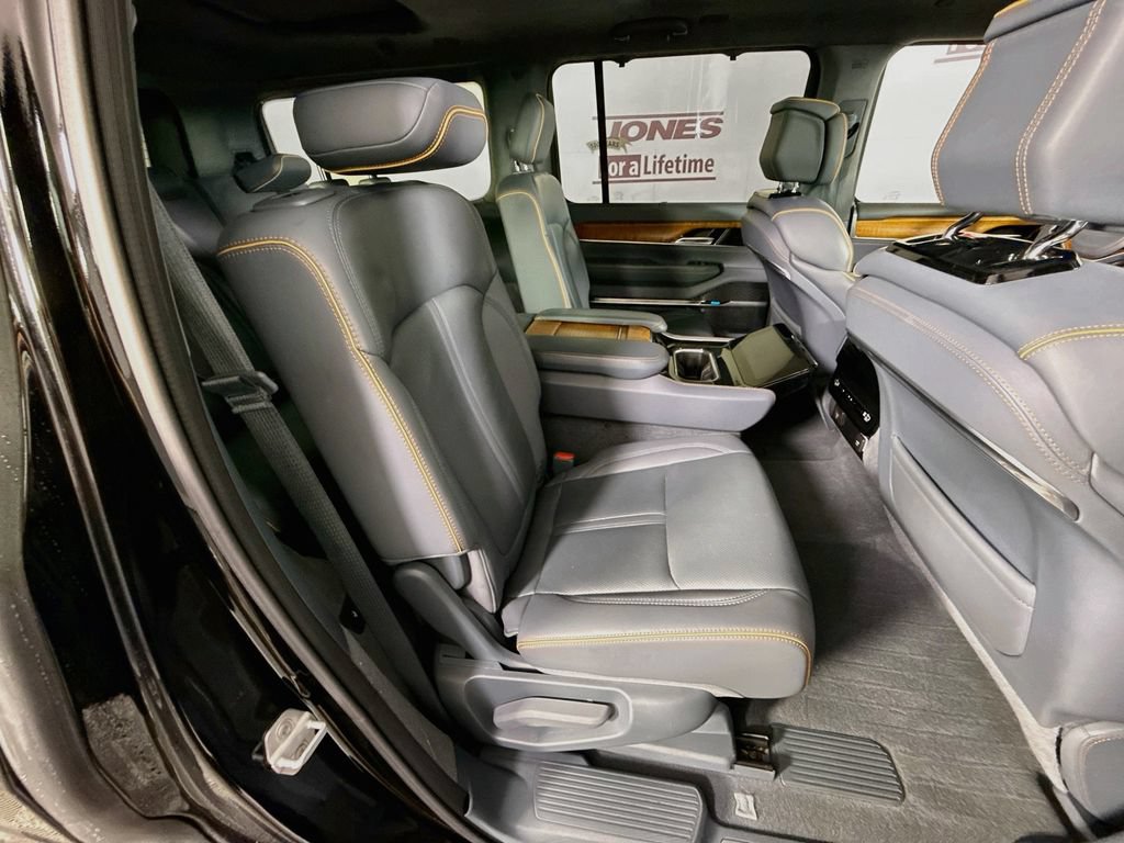 Used 2022 Jeep Grand Wagoneer Series II w/ Convenience Group III AWD/4WD image 36