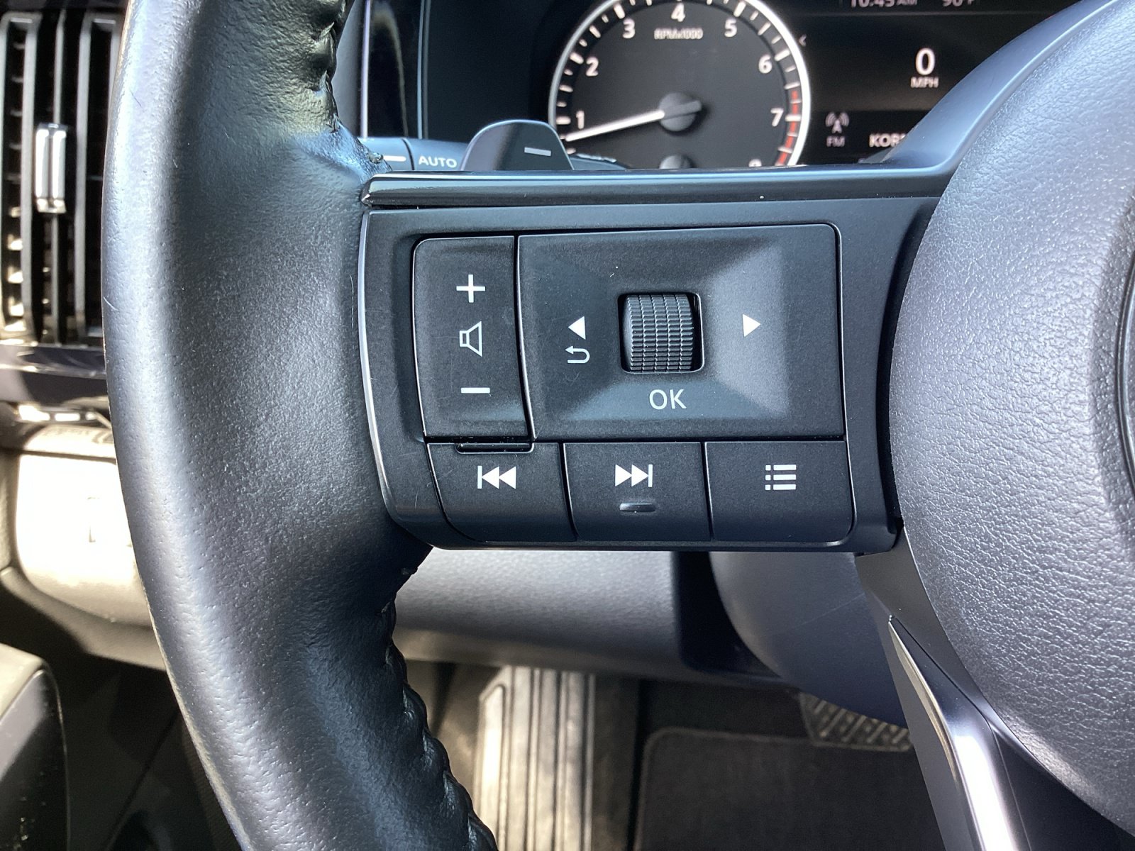 Used 2024 Nissan Pathfinder SV FWD image 18