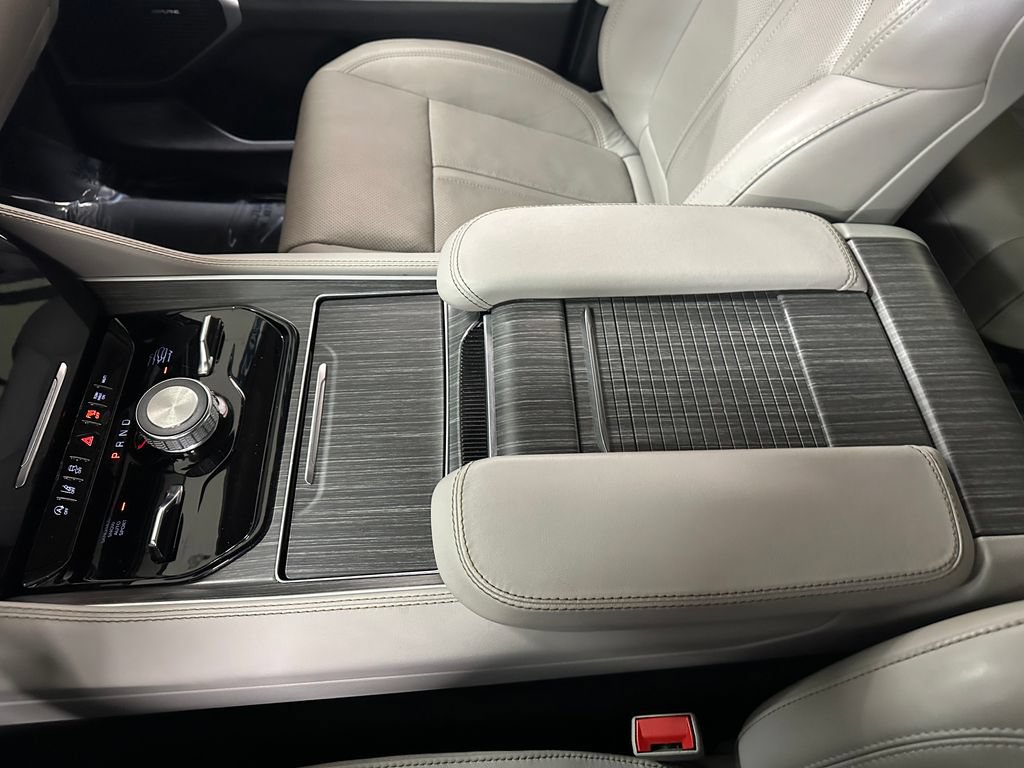 Certified 2024 Jeep Wagoneer Series III AWD/4WD image 31