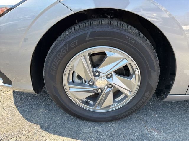 Certified 2025 Hyundai Elantra SE image 5