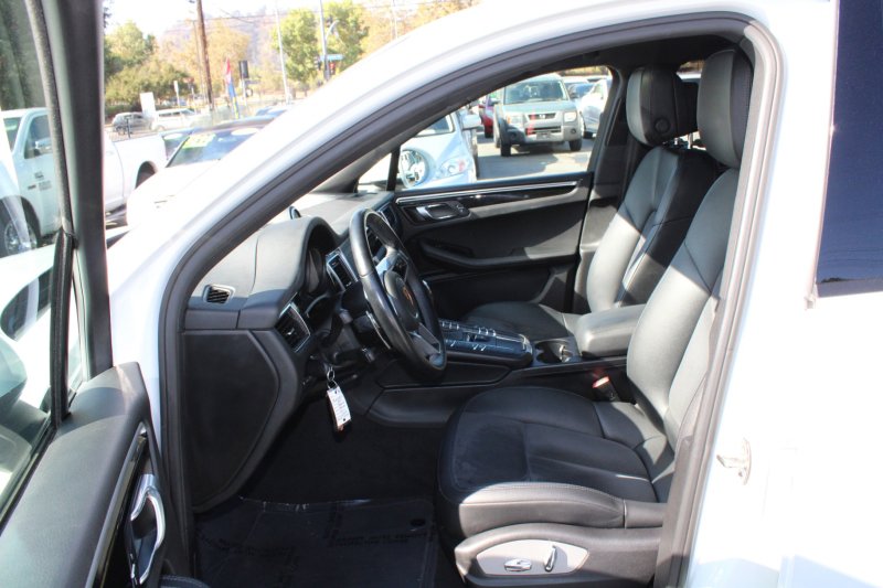 Used 2018 Porsche Macan image 11