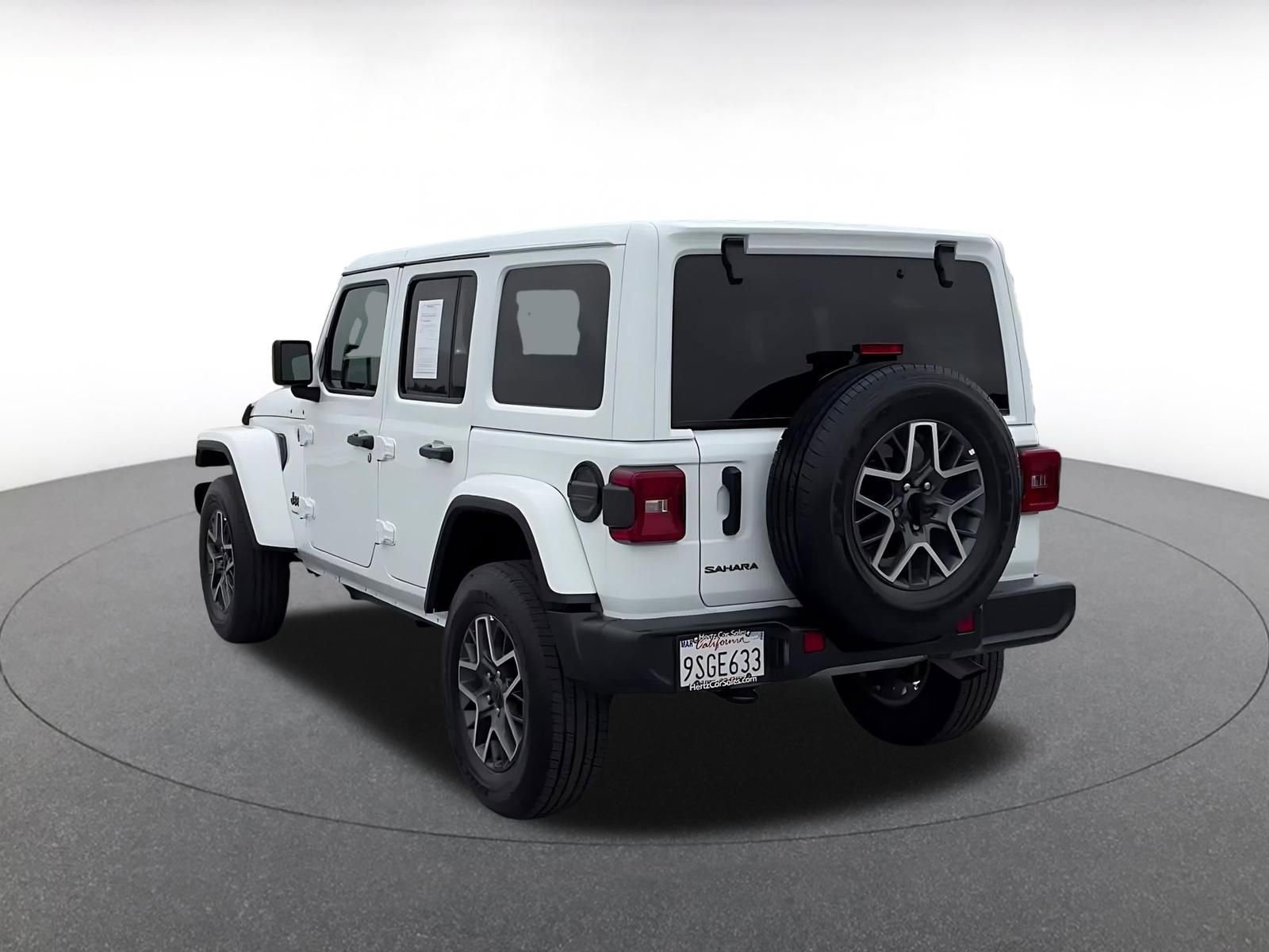 Used 2025 Jeep Wrangler Sahara image 11