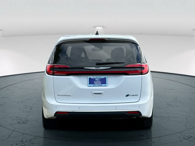 Used 2023 Chrysler Pacifica Limited FWD image 5