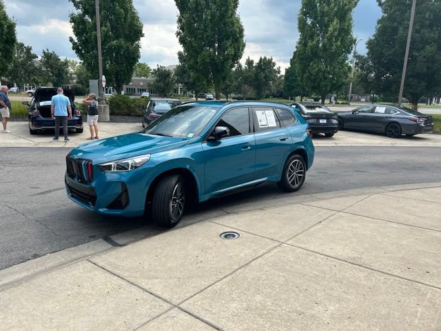 Used 2023 BMW X1 xDrive28i w/ M Sport Package AWD/4WD image 3