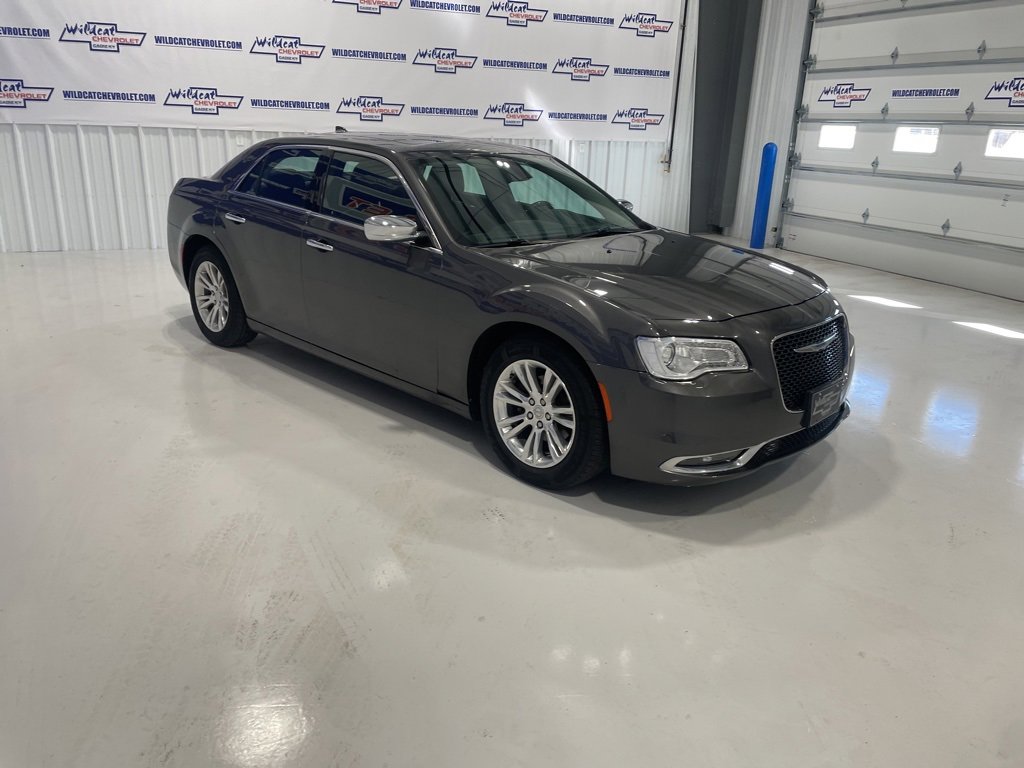 Used 2017 Chrysler 300 C image 13
