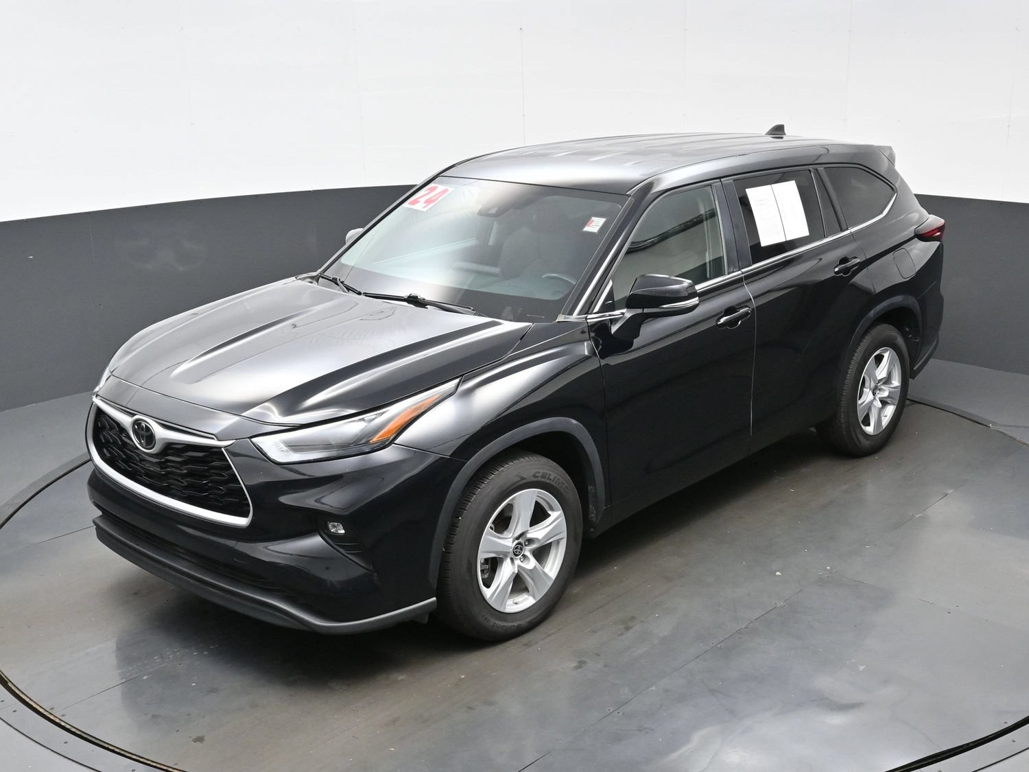 Used 2024 Toyota Highlander LE FWD image 36
